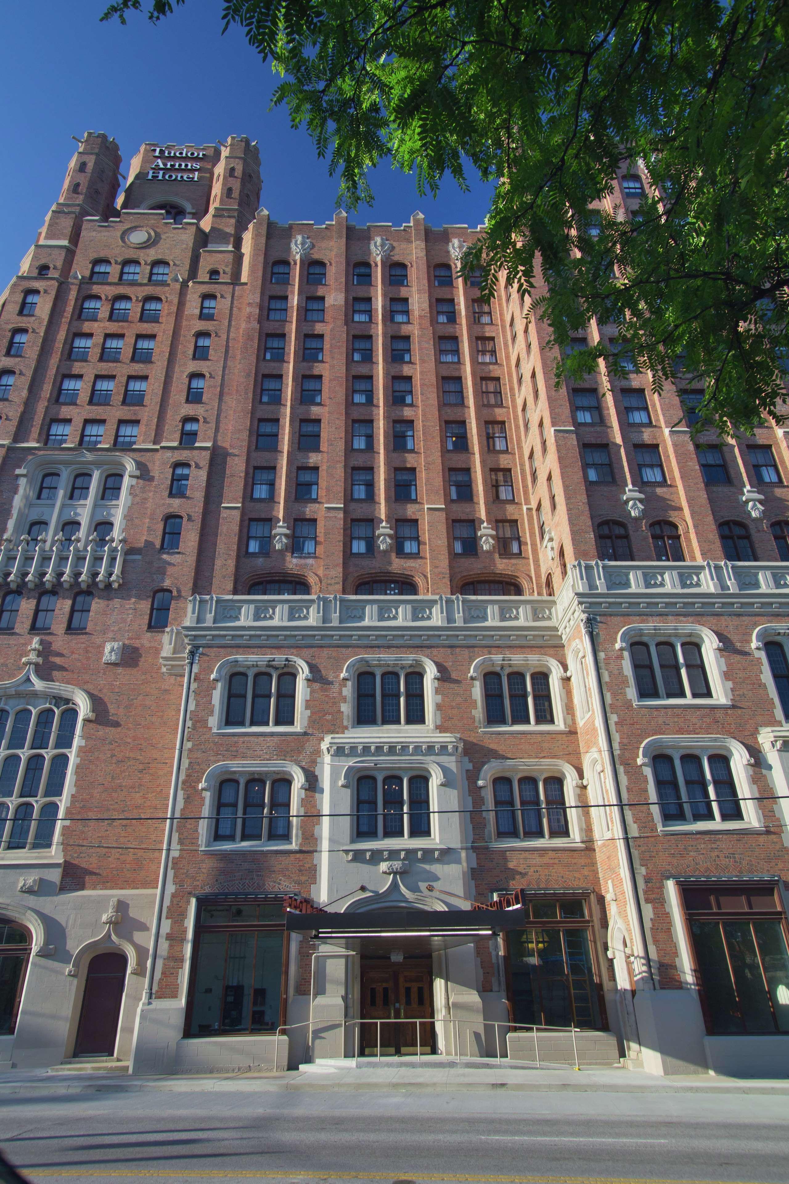 The Tudor Arms Hotel Cleveland - A Doubletree By Hilton Bagian luar foto