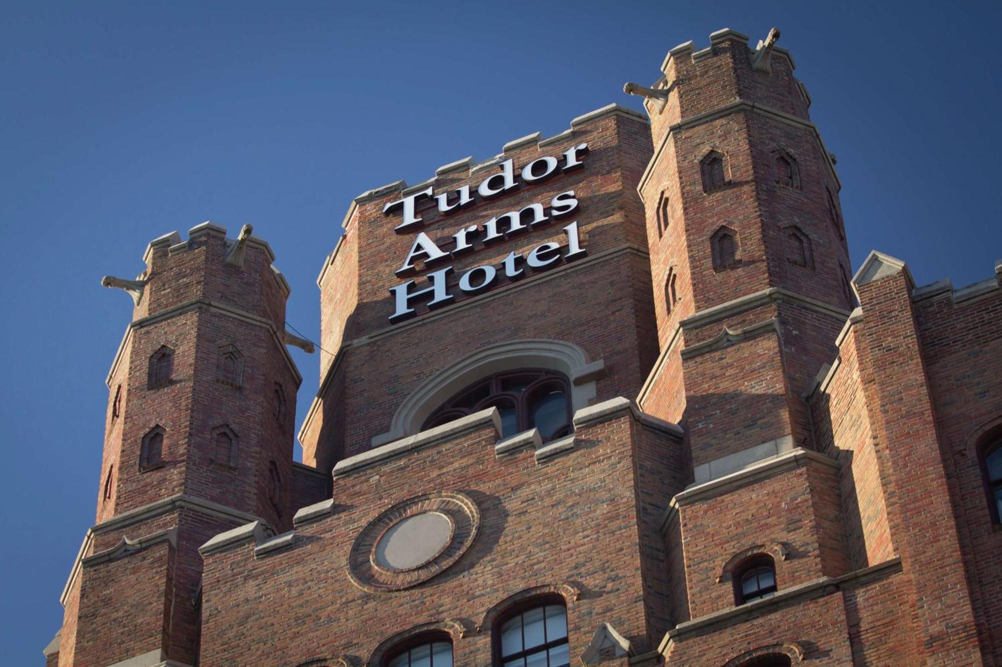 The Tudor Arms Hotel Cleveland - A Doubletree By Hilton Bagian luar foto