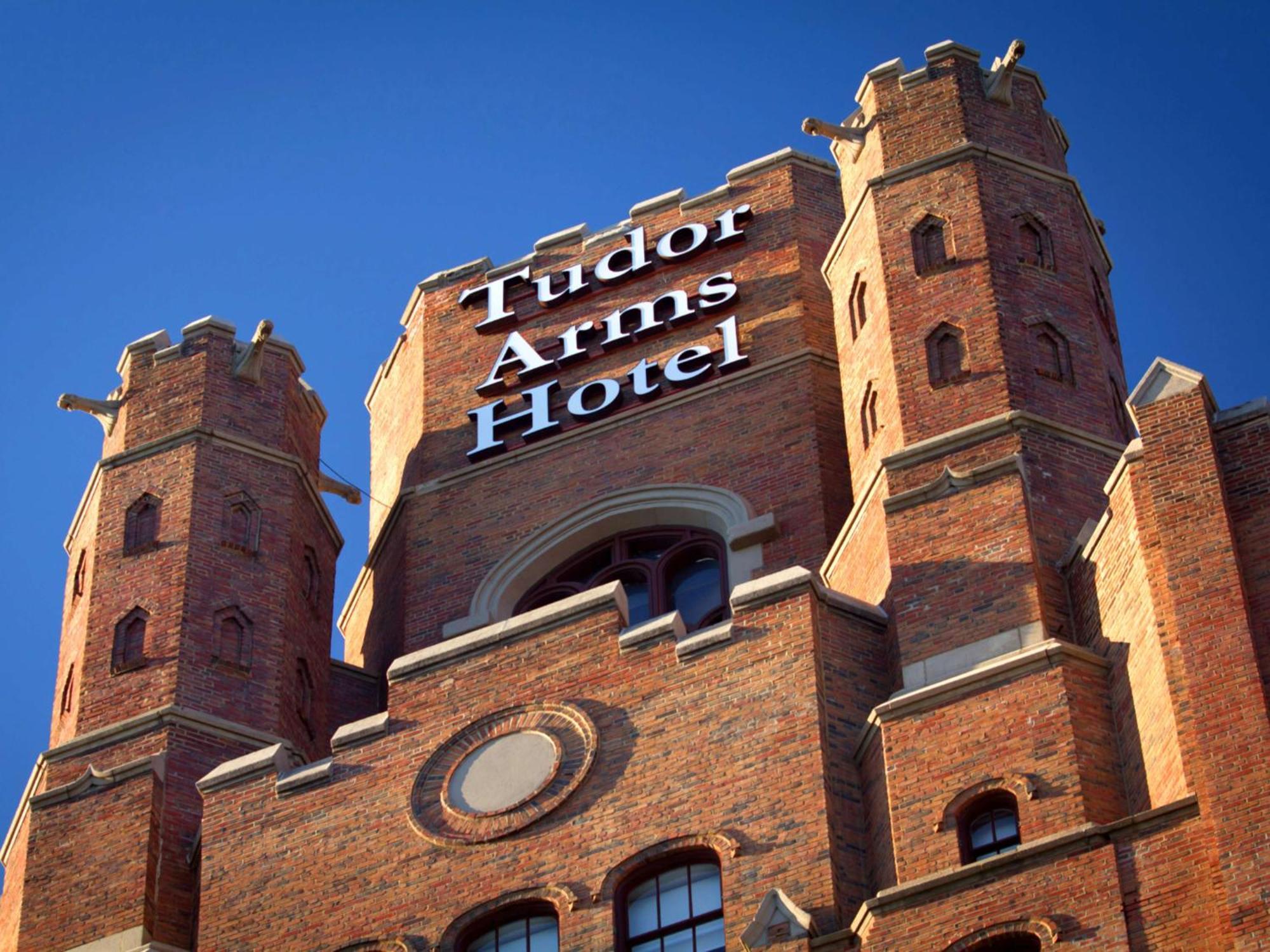 The Tudor Arms Hotel Cleveland - A Doubletree By Hilton Bagian luar foto