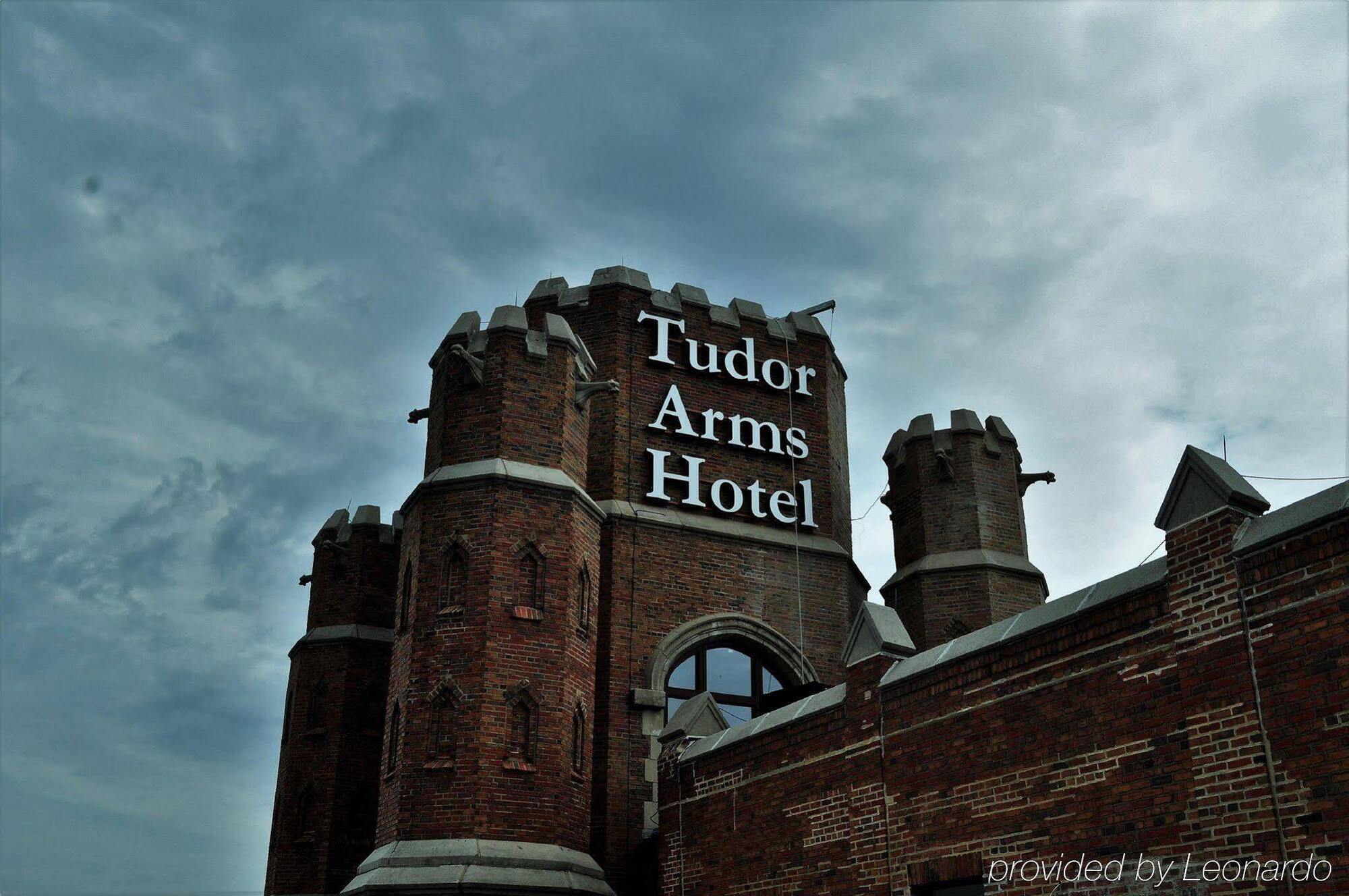 The Tudor Arms Hotel Cleveland - A Doubletree By Hilton Bagian luar foto