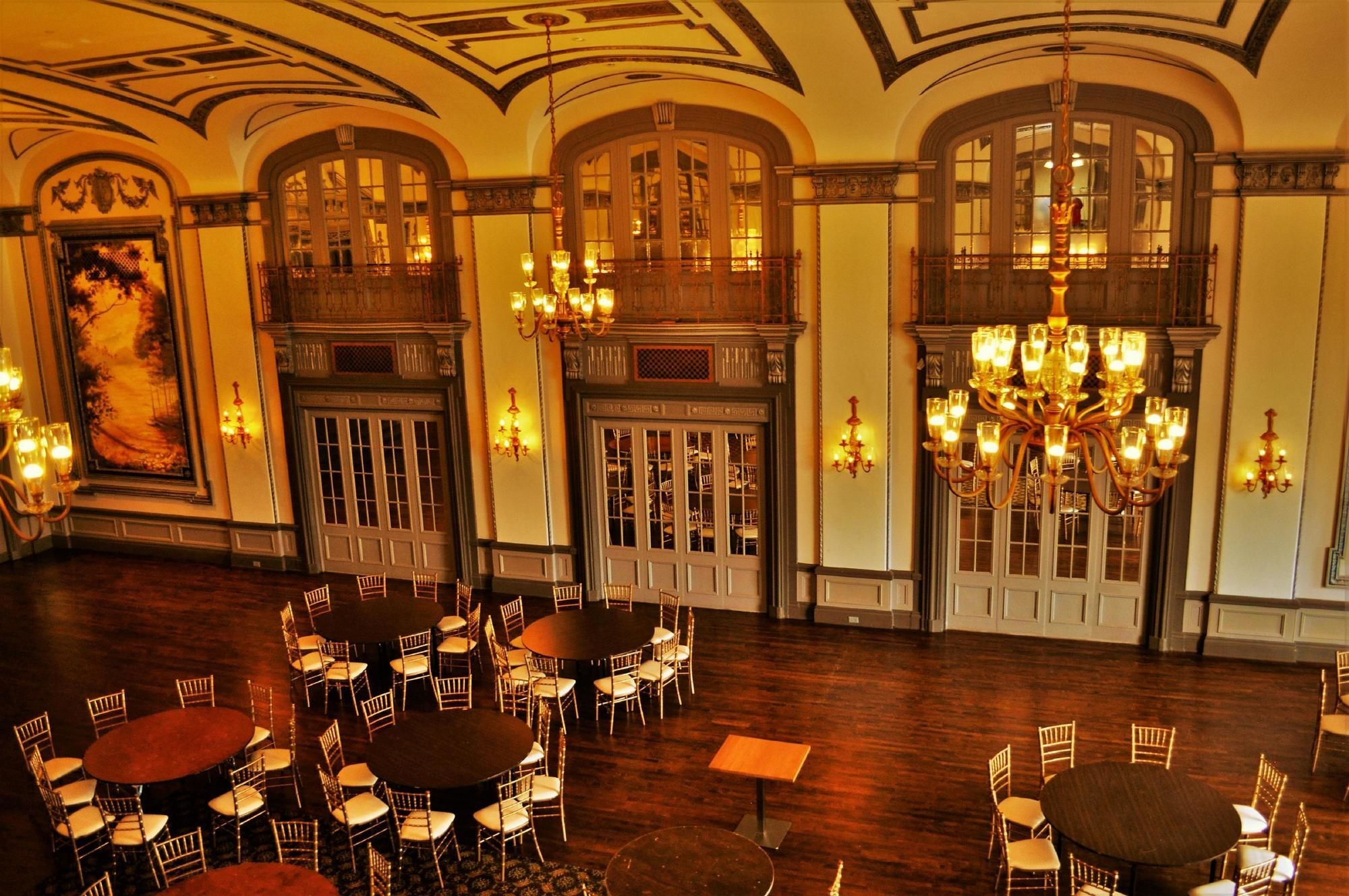 The Tudor Arms Hotel Cleveland - A Doubletree By Hilton Bagian luar foto